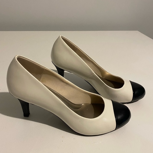 Size 8 comfort plus women’s heels, comfortable dress shoes black and white - Picture 3 of 4